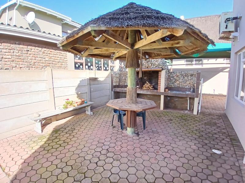 6 Bedroom Property for Sale in Stilbaai Wes Western Cape